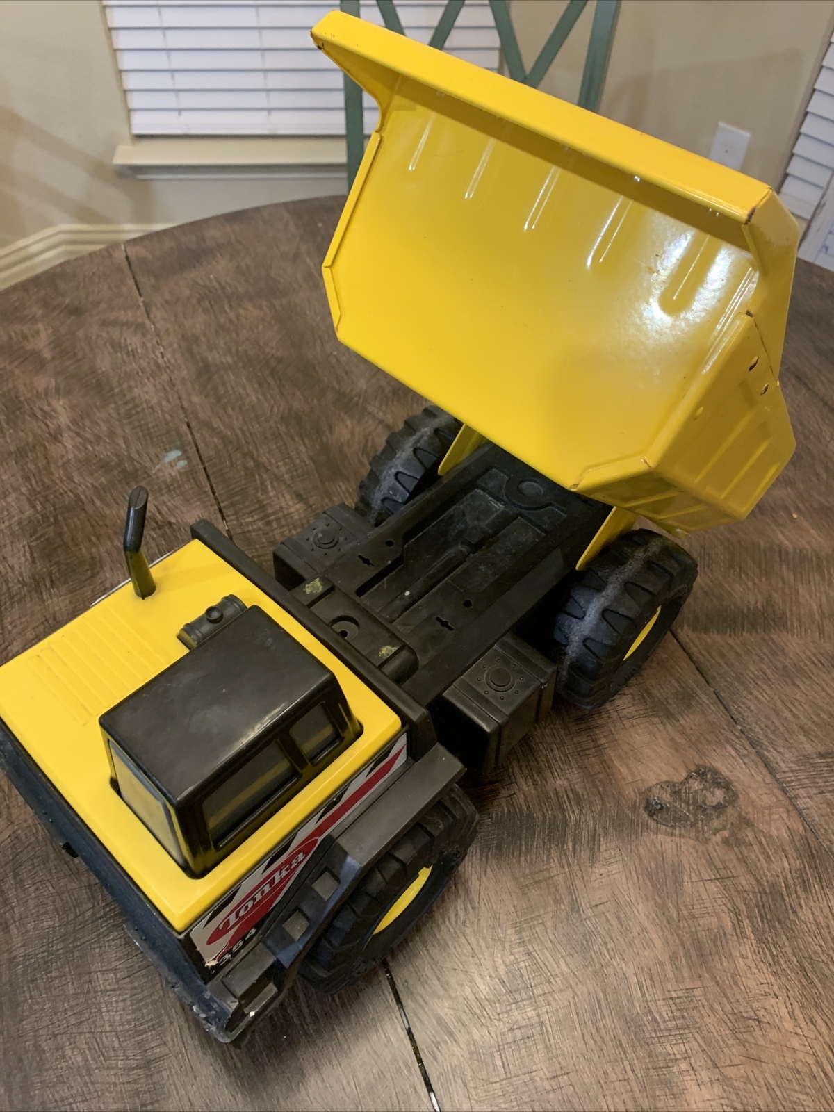 Tonka Dump Truck 2012 Hasbro #93918 Black/Yellow Metal And Plastic – Preowned