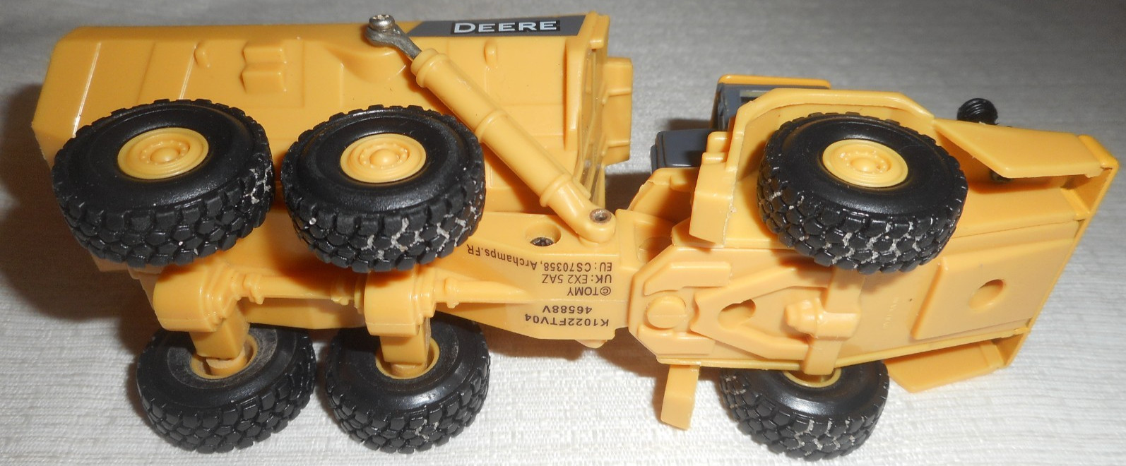ERTL John Deere Articulated Dump Truck 5.5&Prime; Long 1/64 Scale Diecast Plastic READ