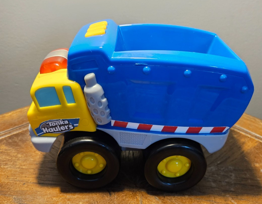 2015 Tonka Haulers Dump Truck with Wobble Wheels