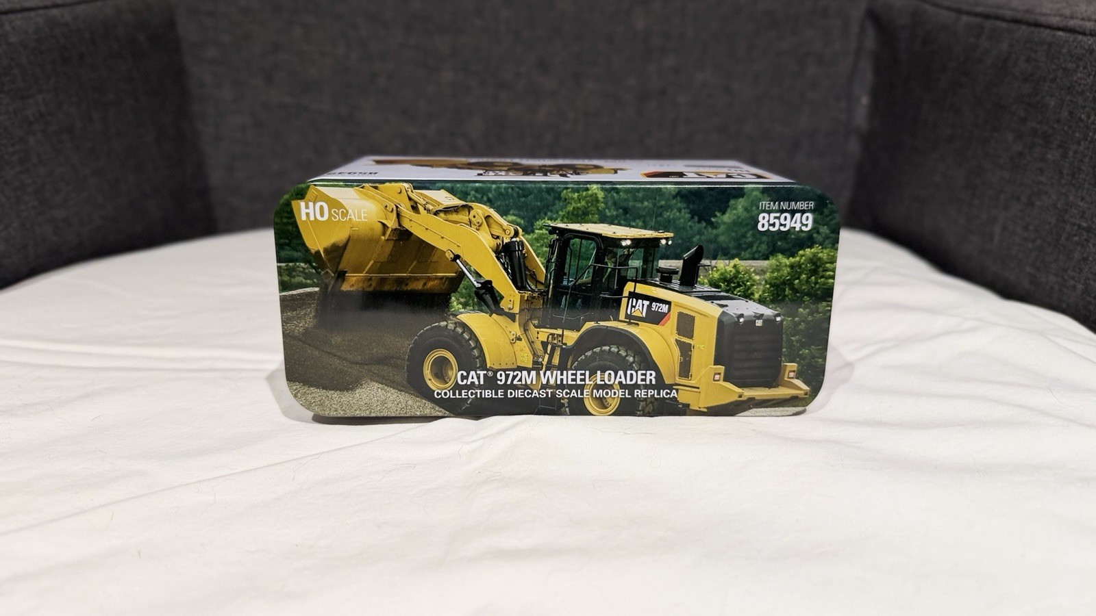 CAT 972M Wheel Loader HO Scale Diecast Masters Diecast w/ Case 85949