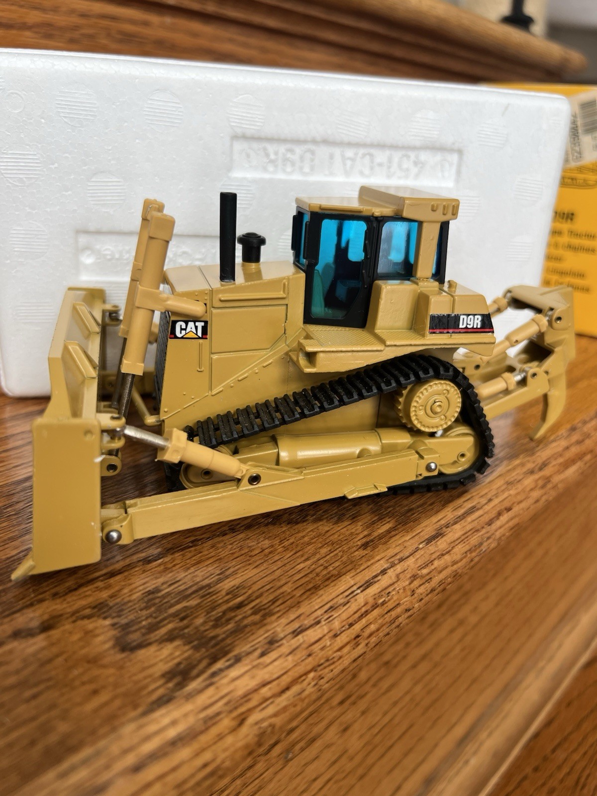 Caterpillar NZG D9R Dozer Low #152 scale 1/50 Yellow CAT D9R W/Box