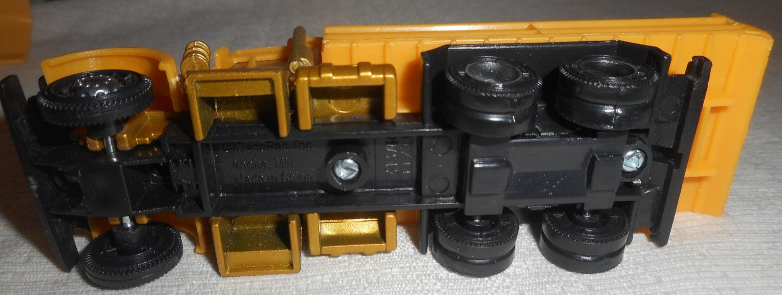 ERTL John Deere Articulated Dump Truck 5.5&Prime; Long 1/64 Scale Diecast Plastic READ
