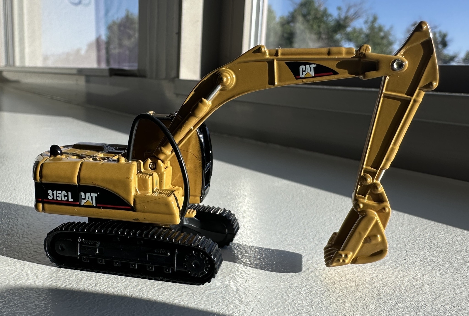 HO 1:87 Diecast Masters 84400 Cat 315C L Hydraulic Excavator