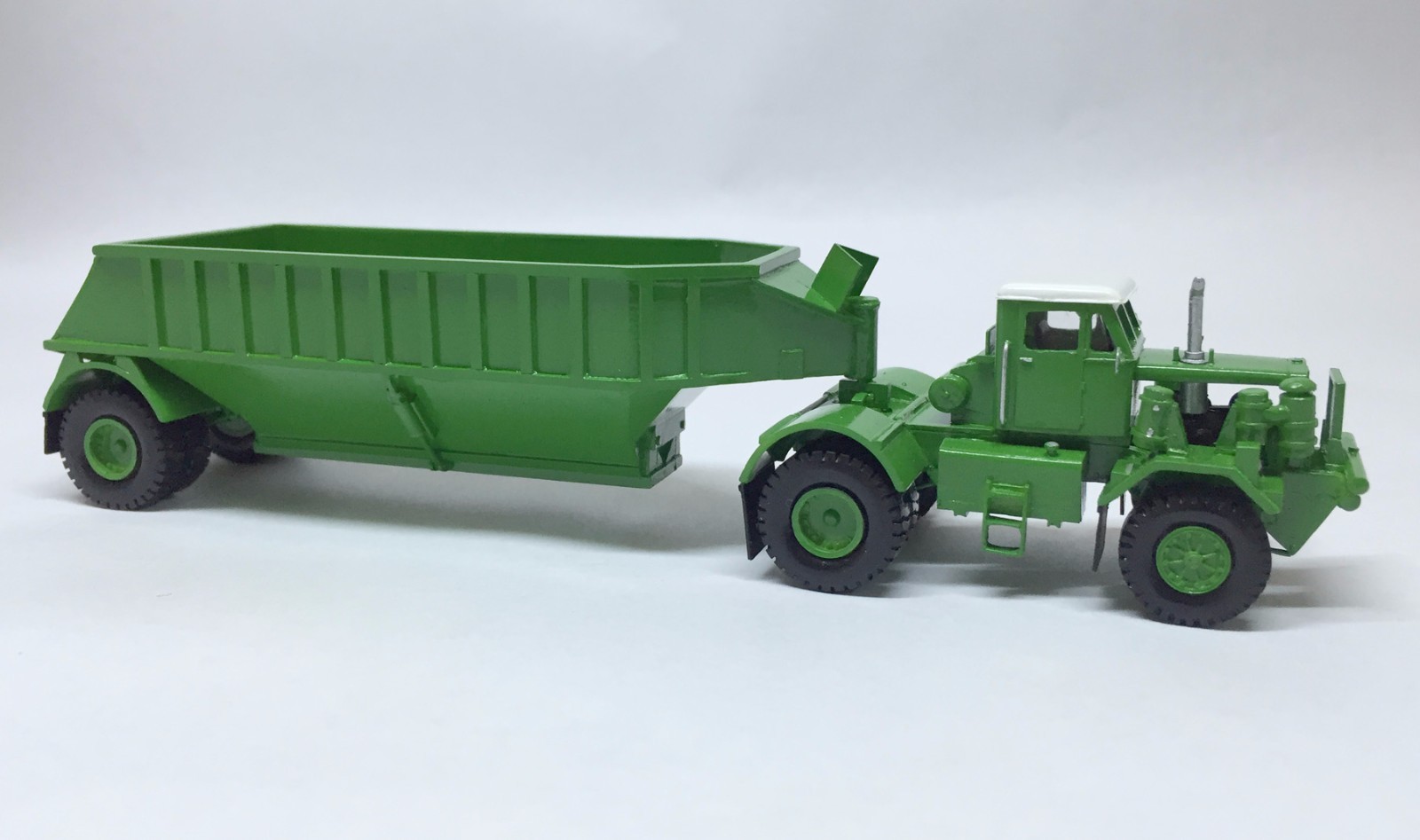 HO 1/87 KW Dart 50 BDT/Bottom Trailer – GREEN – Ready made Resin Model