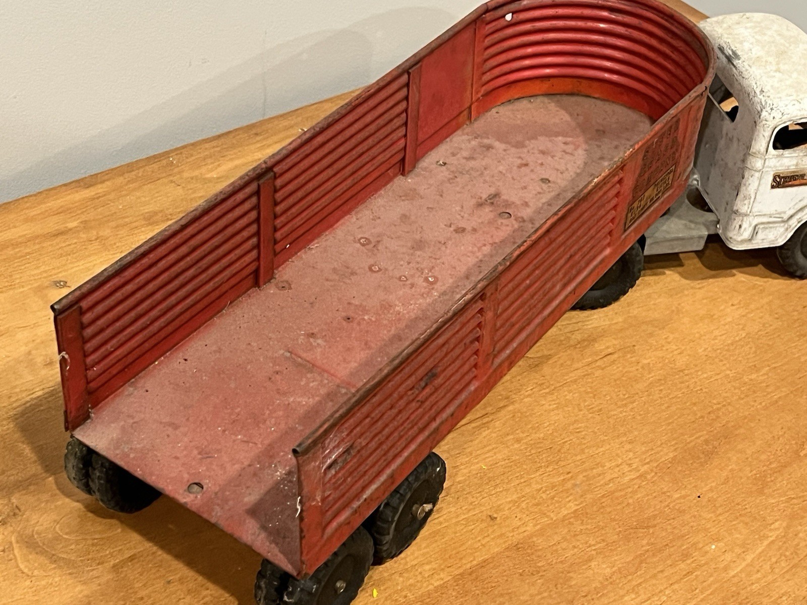 Vintage 1950&rsquo;s Structo Steel Cargo Company Pressed Steel Semi Truck & Trail (16C