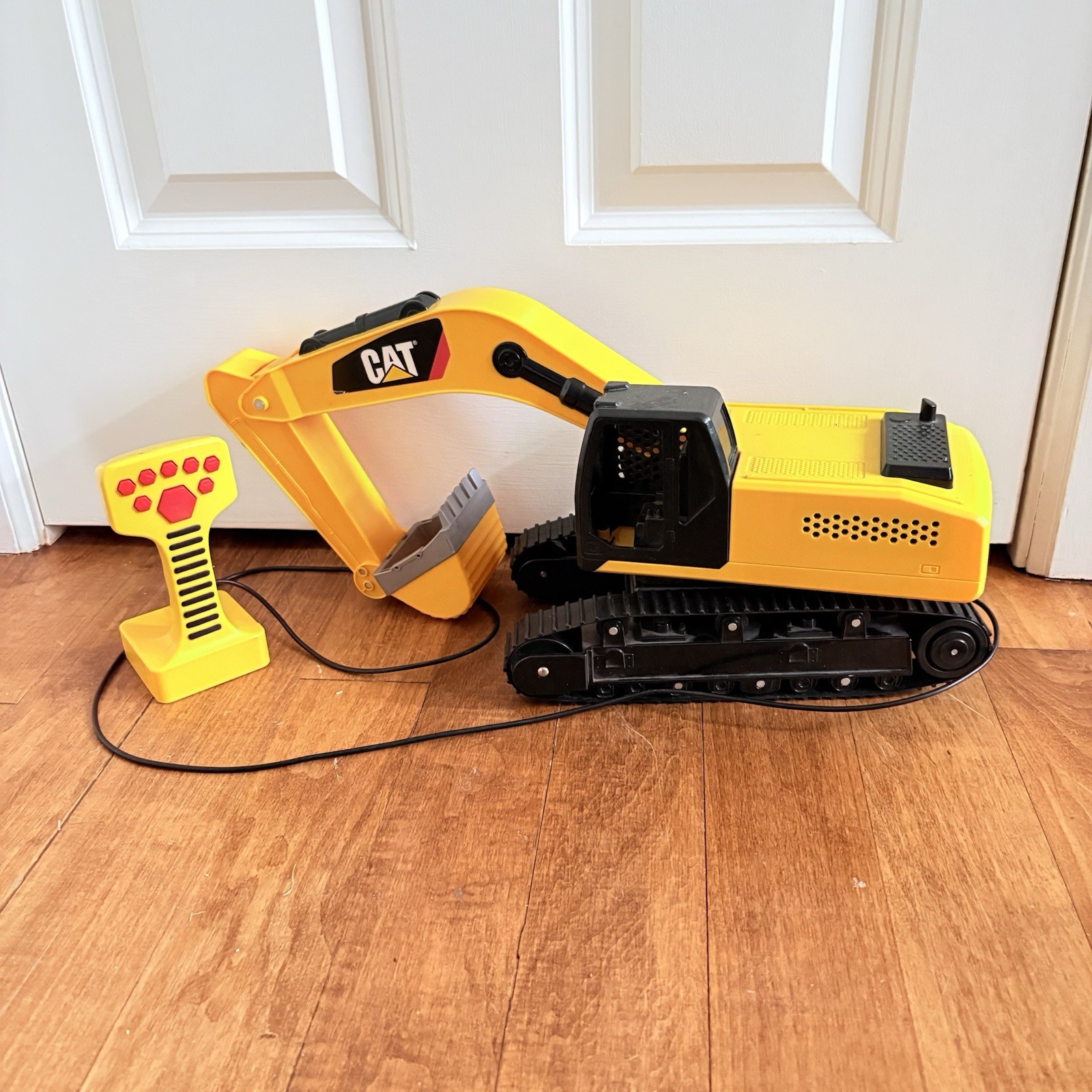 Toy State vintage plastic Caterpillar CAT wired Remote Control Excavator sounds