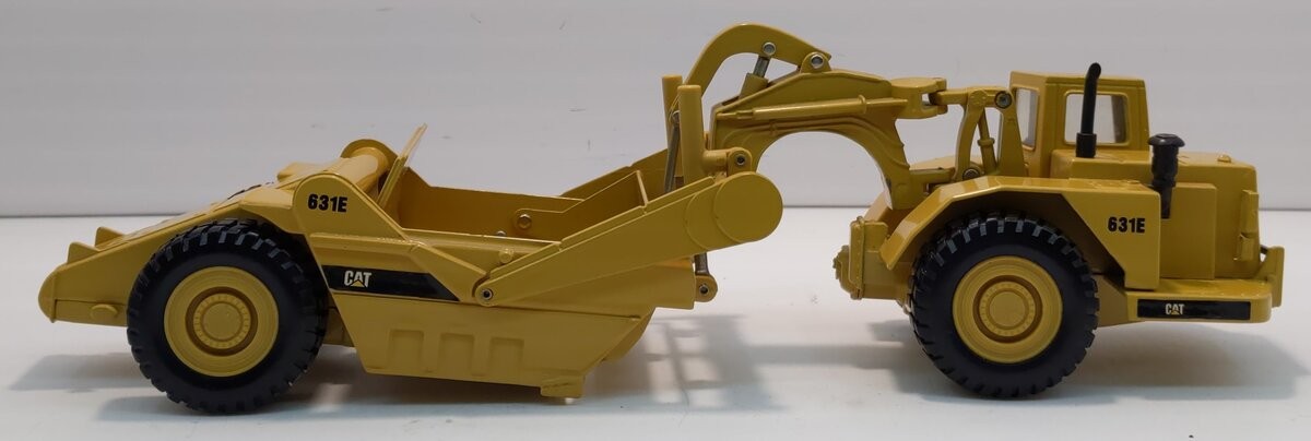 Ertl 2430 1:50 Mighty Movers Replica Caterpillar 631E Wheel Tractor Scraper