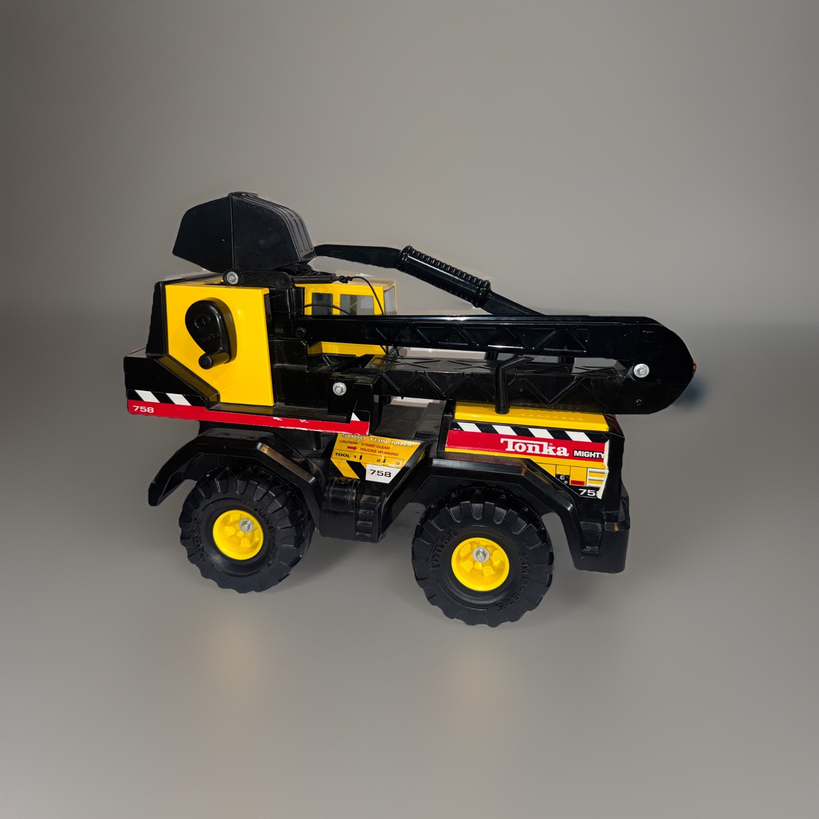 VTG Tonka Mighty 748 Mobile Excavator Truck Yellow Black Crane Construction Toy