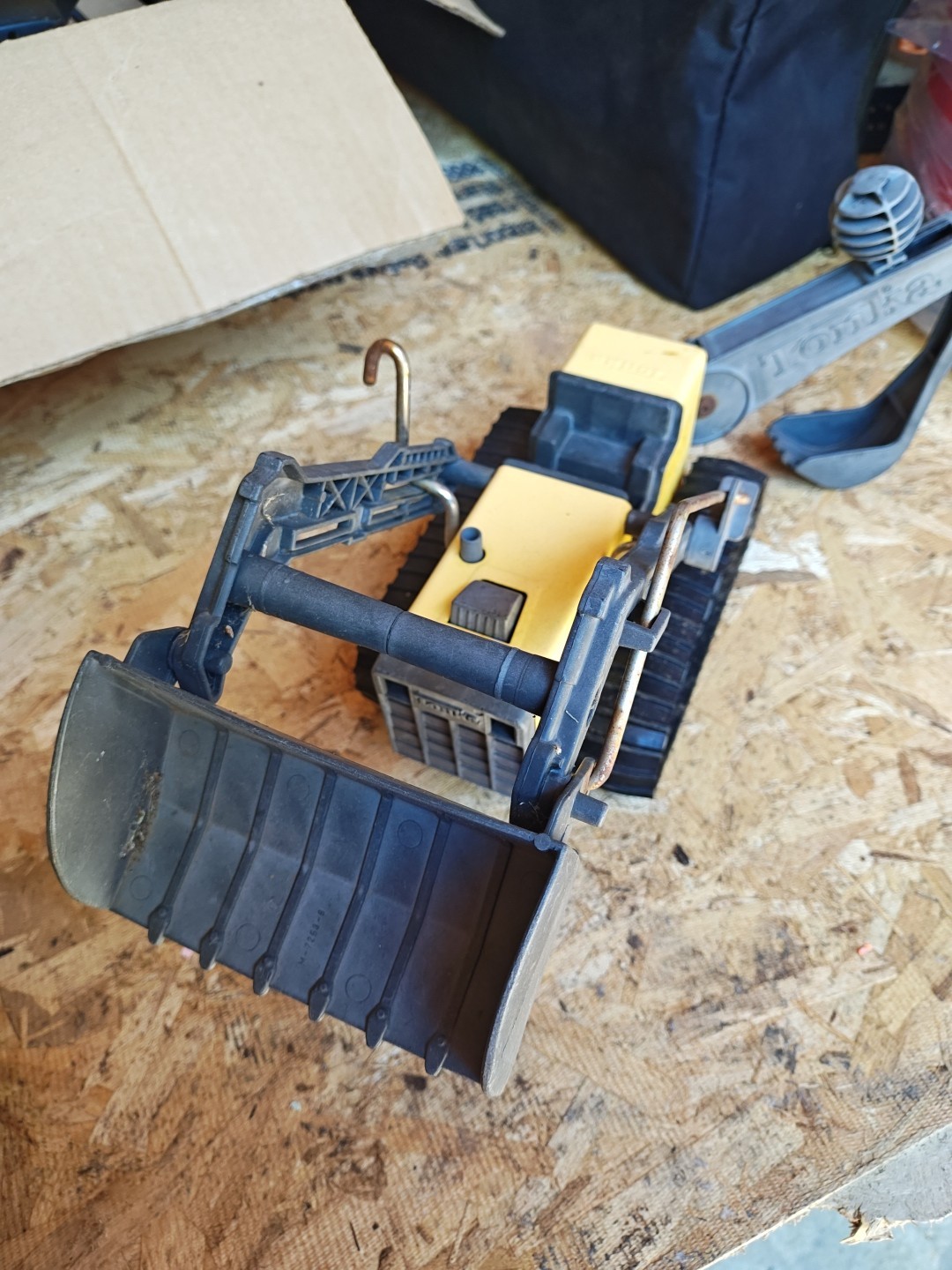 Tonka M-7541 Backhoe Front End Loader 1999