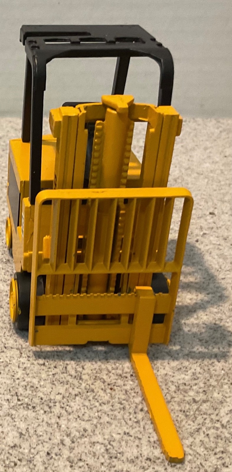 NZG 225 CATERPILLAR M50B FORK LIFT TRUCK 1:25 SCALE