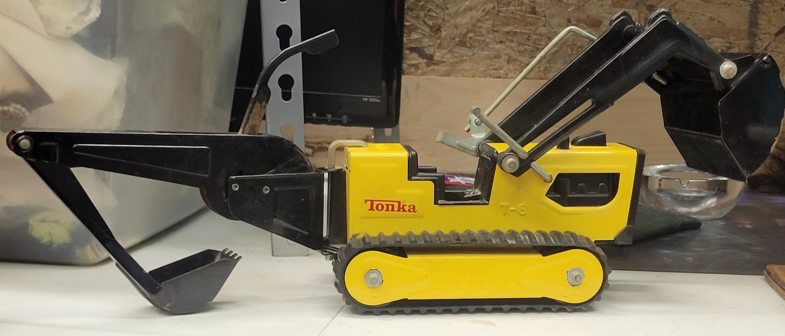 Vtg PRESSED STEEL TONKA T-6 TRACK FRONT END LOADER BACKHOE BULLDOZER 19&Prime; Toy