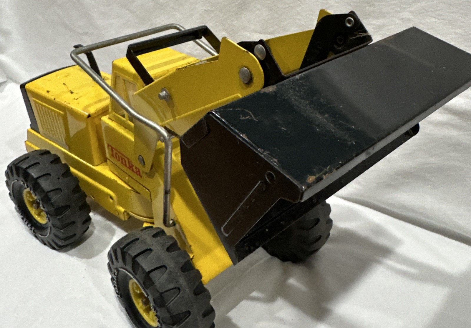 Vintage 1970’s -80’s Tonka Pressed Steel Front Loader XMB-975