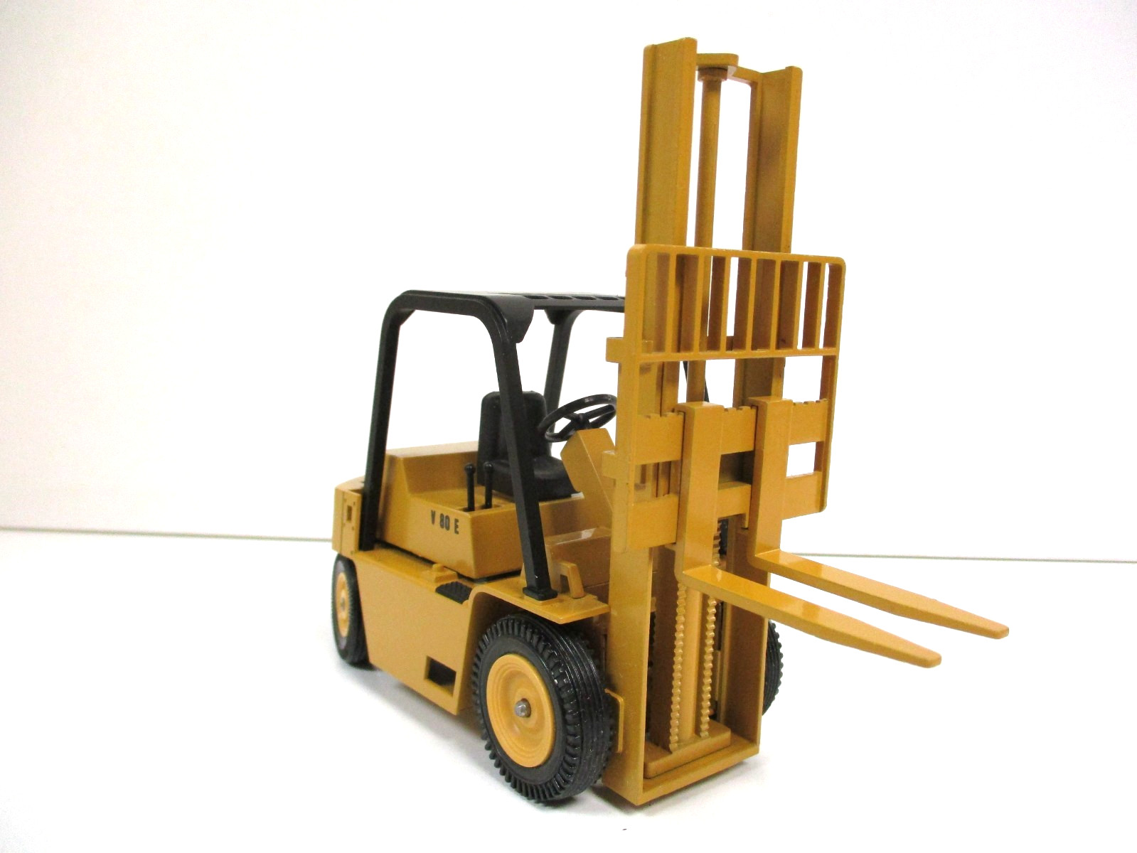 VINTAGE NZG – CATERPILLAR / CAT V 80 E V80E FORK LIFT TRUCK – 1/25 DIECAST