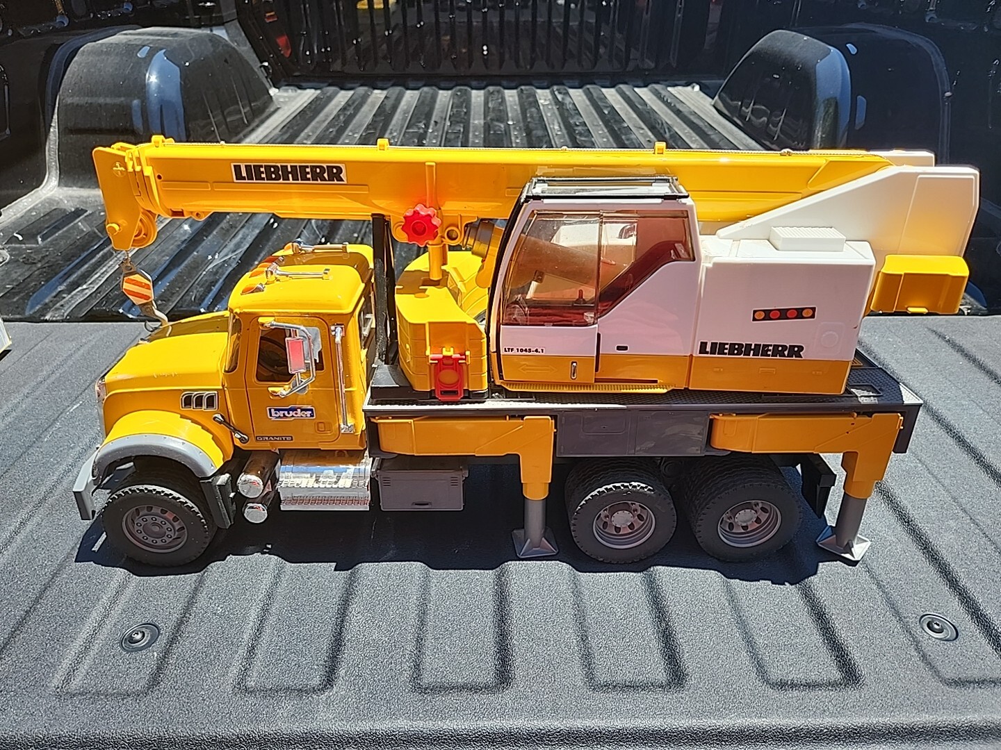 BRUDER 1:16 Mack Granite Liebherr Crane Truck – Yellow Toy Collectible Plastic