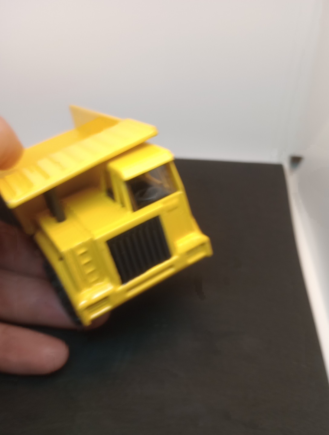 Die-Cast Dump Truck working Bucket 5&Prime; L Yellow Heavy Duty