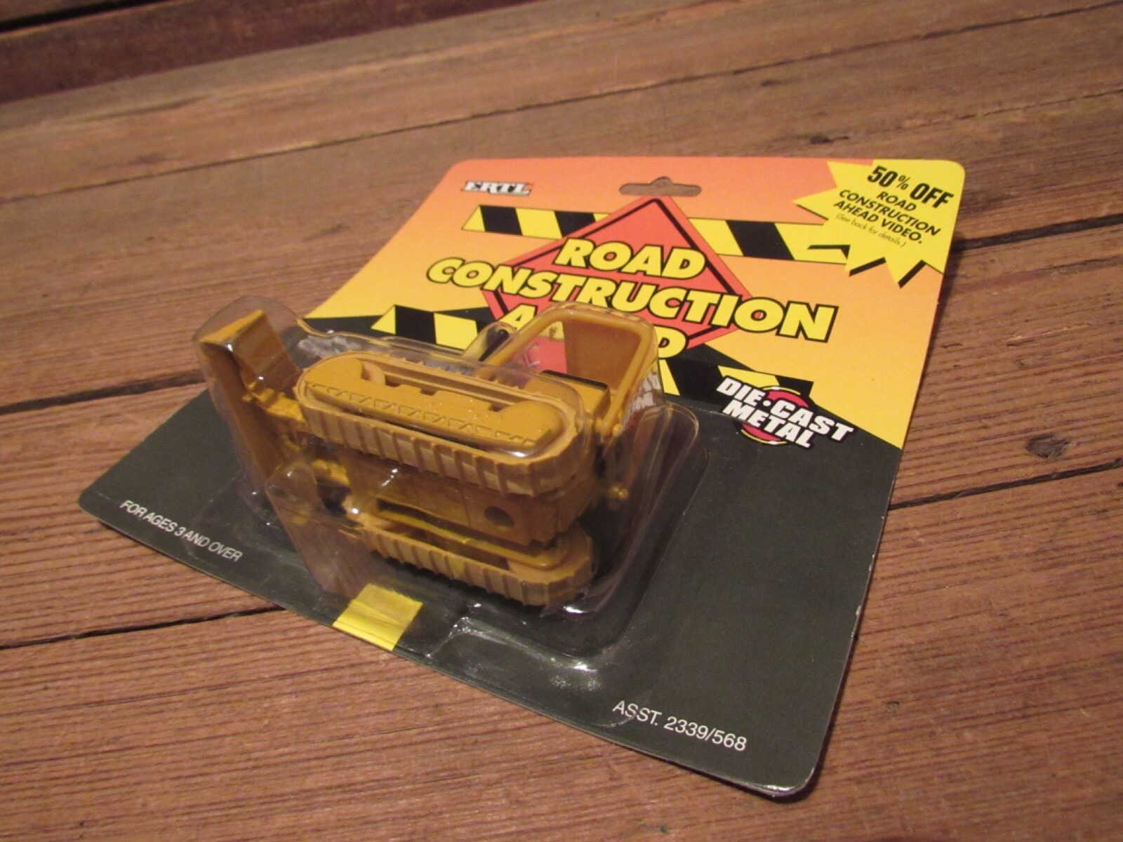 Vintage 1990&rsquo;s Ertl 568 Die Cast Road Construction John Deere 550G Crawler Dozer