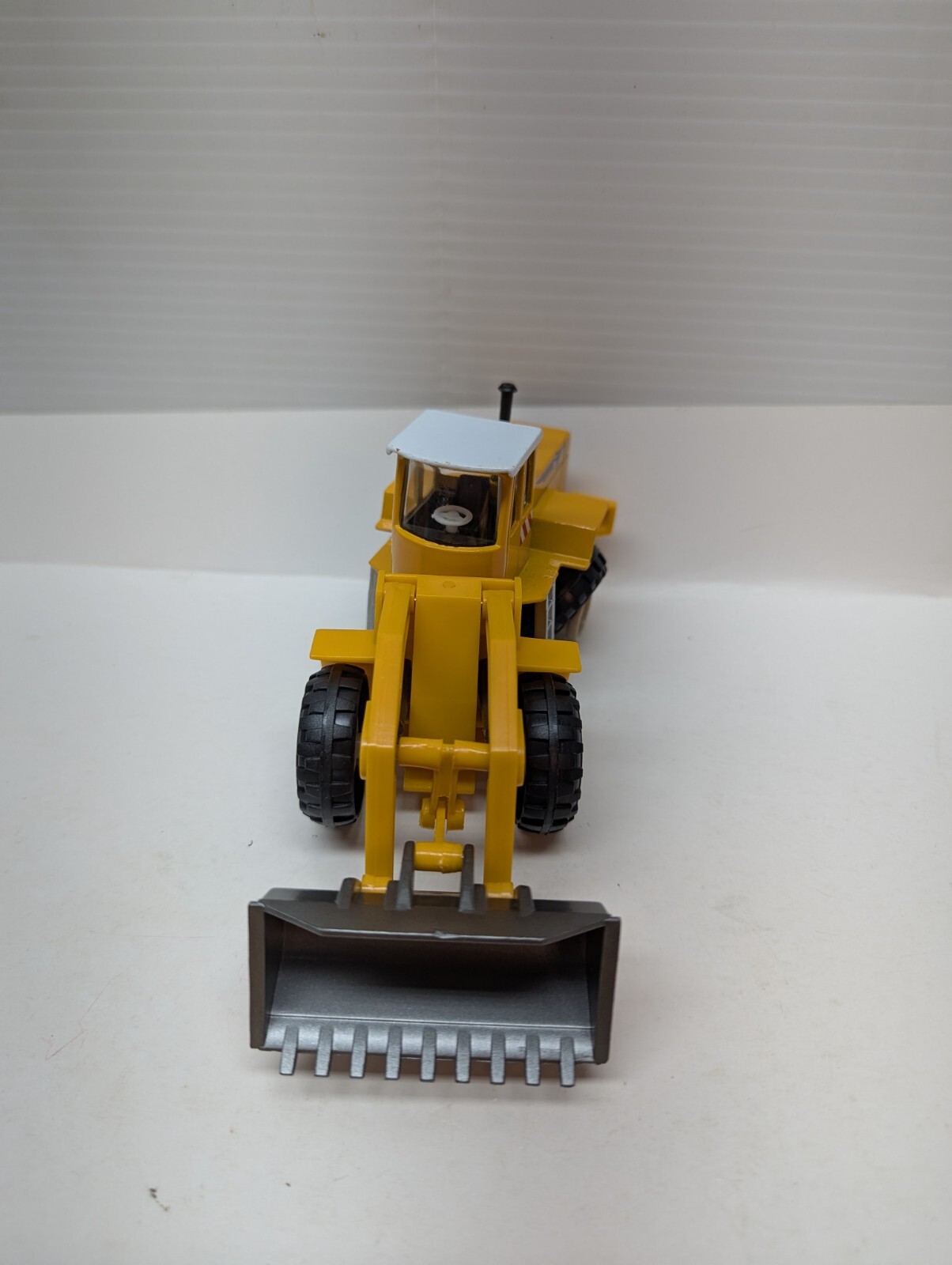 LOT OF 18 Construction Toys Trucks Men at Work Sign Rocks Steel Rolls Toy Set