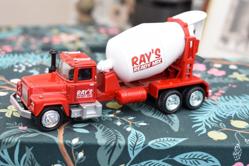 1:48 MENARDS 279-4326 Ray&rsquo;s Ready Mix Cement Mixer Truck Diecast