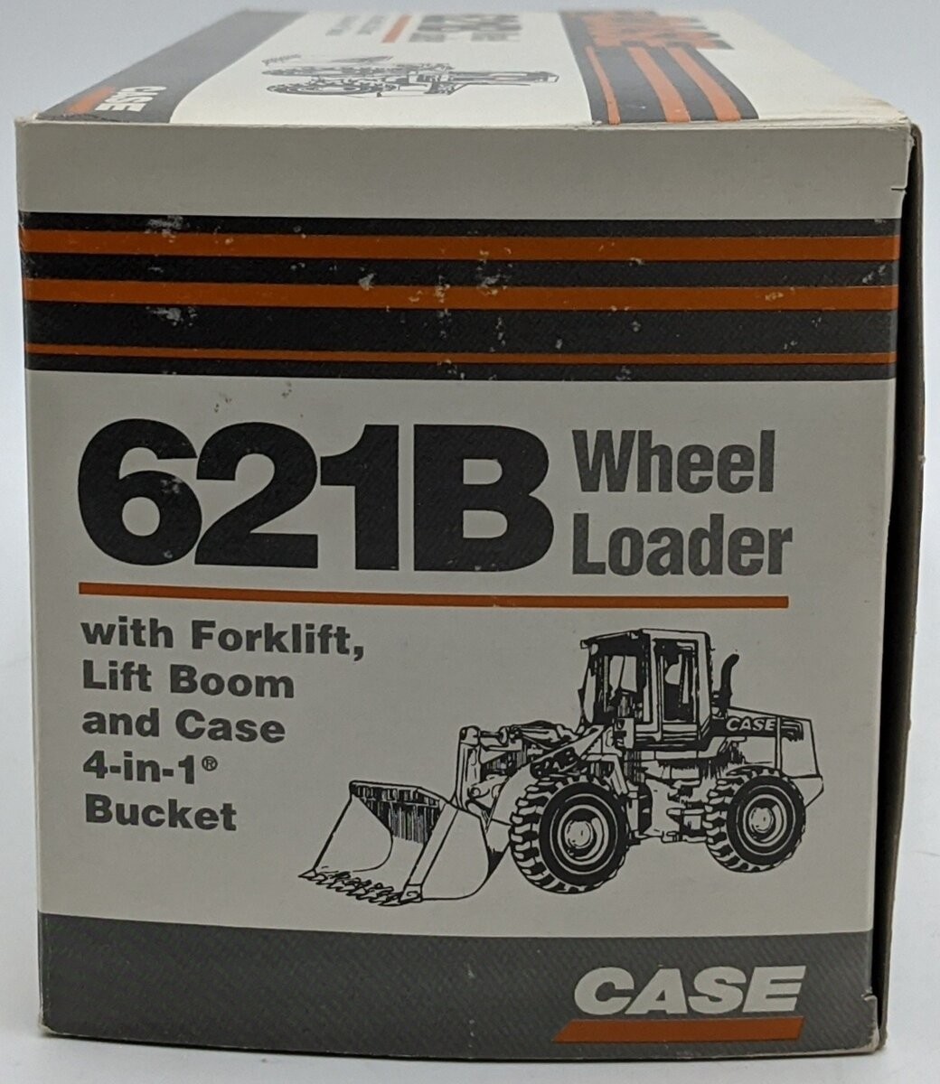 Conrad 2426 1:35 Scale Case 621 Wheel Loader with 4-in-1 Bucket NIB