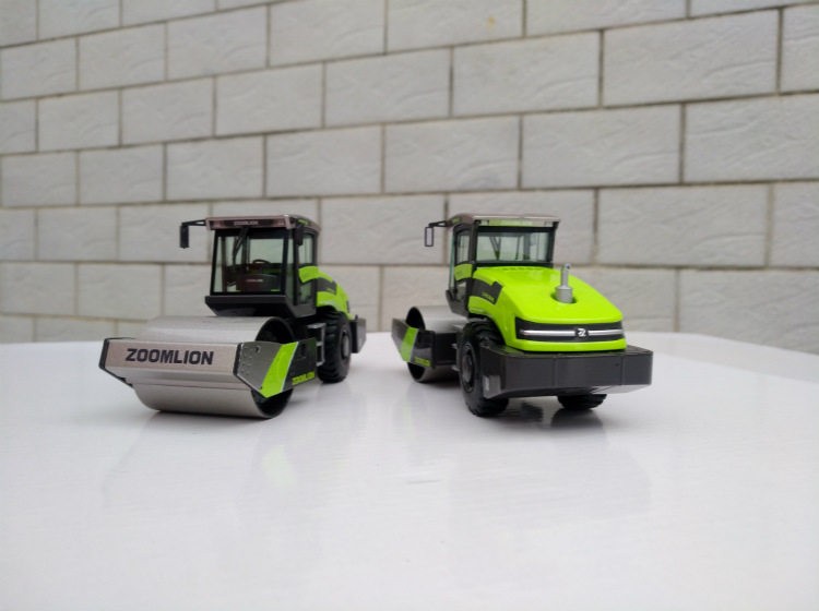 ZOOMLION 1:50 ZRS326 Wheeled Roller Paving Machine Engineering Vehicle Model