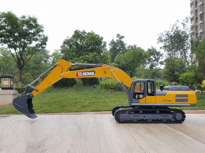 1:30 XCMG XE370DK Excavator Construction Machinery Equipment Diecast Model