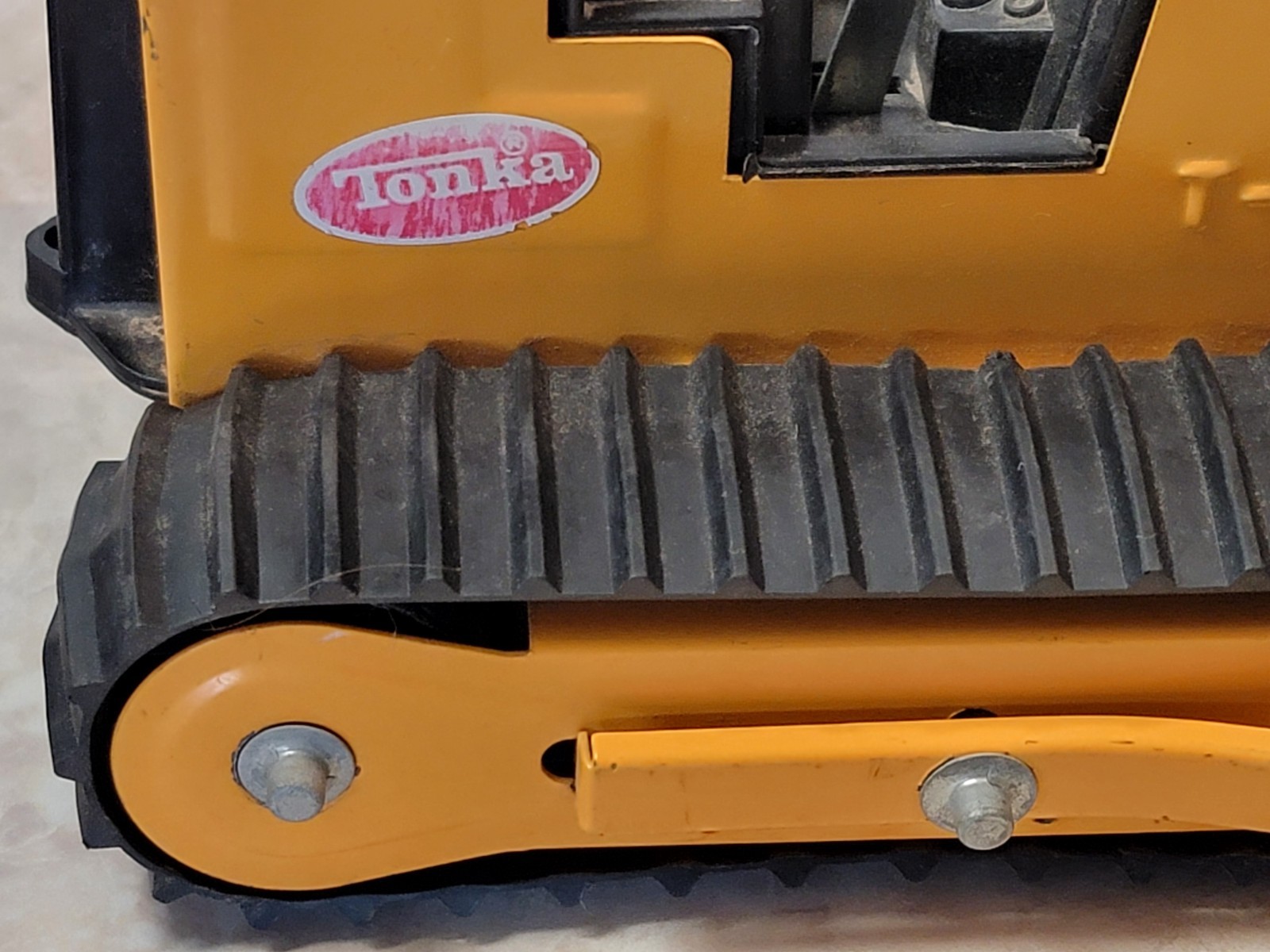 Vintage Tonka T-6 Bulldozer 1970’s Movable Blade Rubber Tracks Pressed Steel