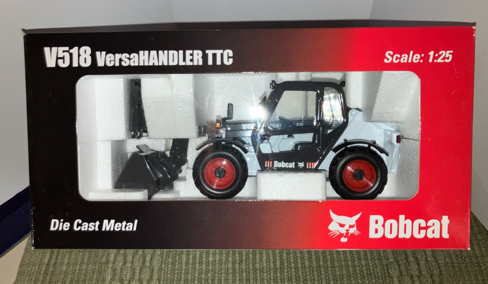 Bobcat V518 Versahandler TTC 1:25 Scale Diecast Model 6901258 NIB Circa 2000