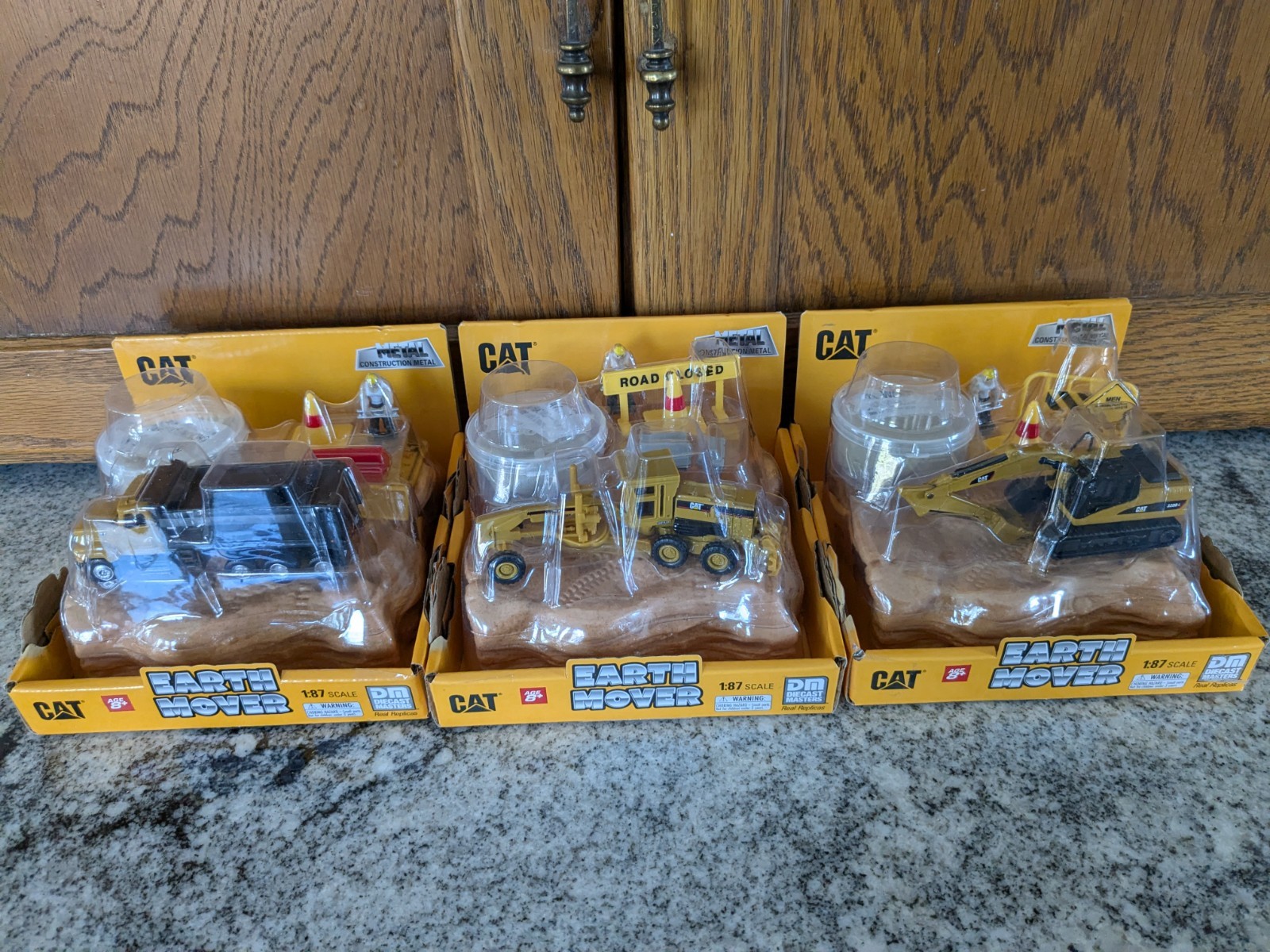 3 pc Diecast Masters CAT earth movers 1:87 HO Scale