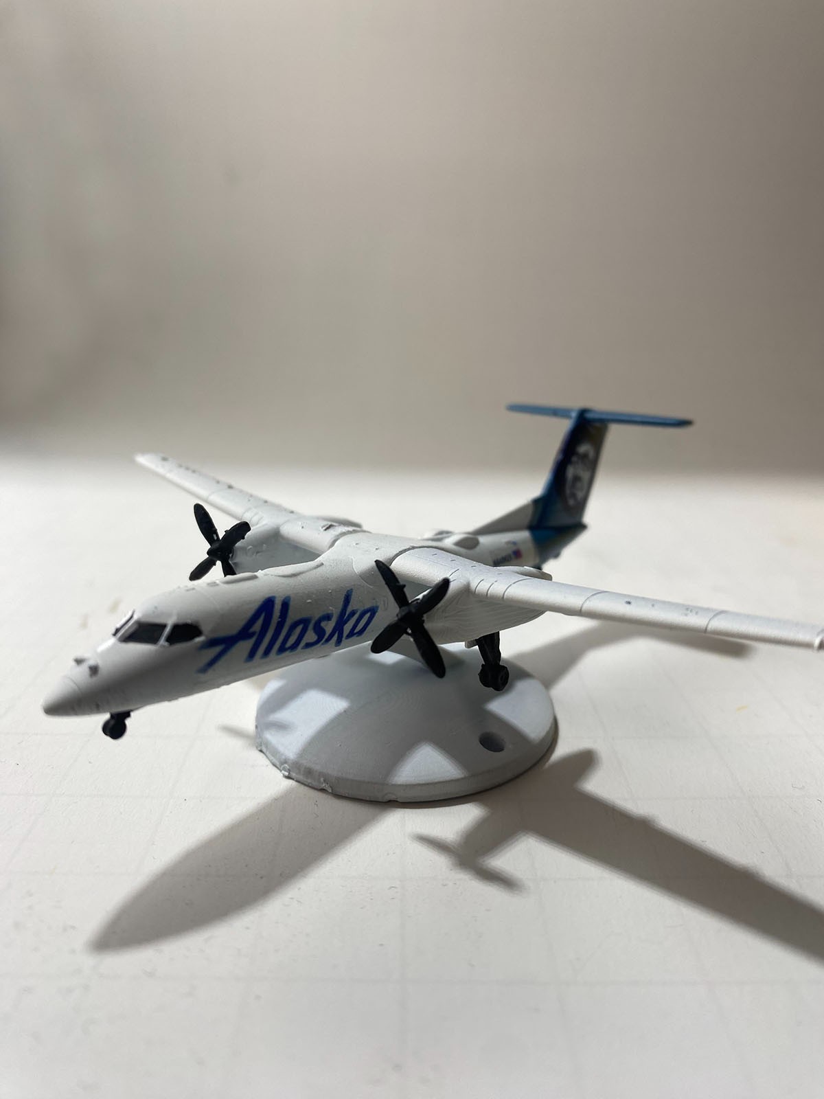 Sky King Richard russell De Havilland Canada Dash 8-400 Hotwheels scale