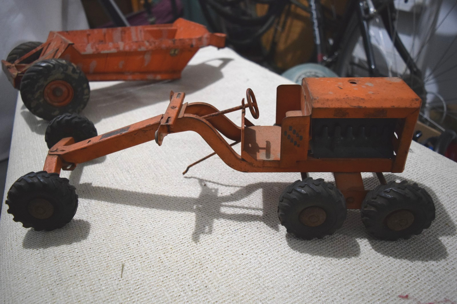Vintage STRUCTO Road Grader 1950&rsquo;s Pressed Steel Orange w/Motor -NO GRADER BLADE