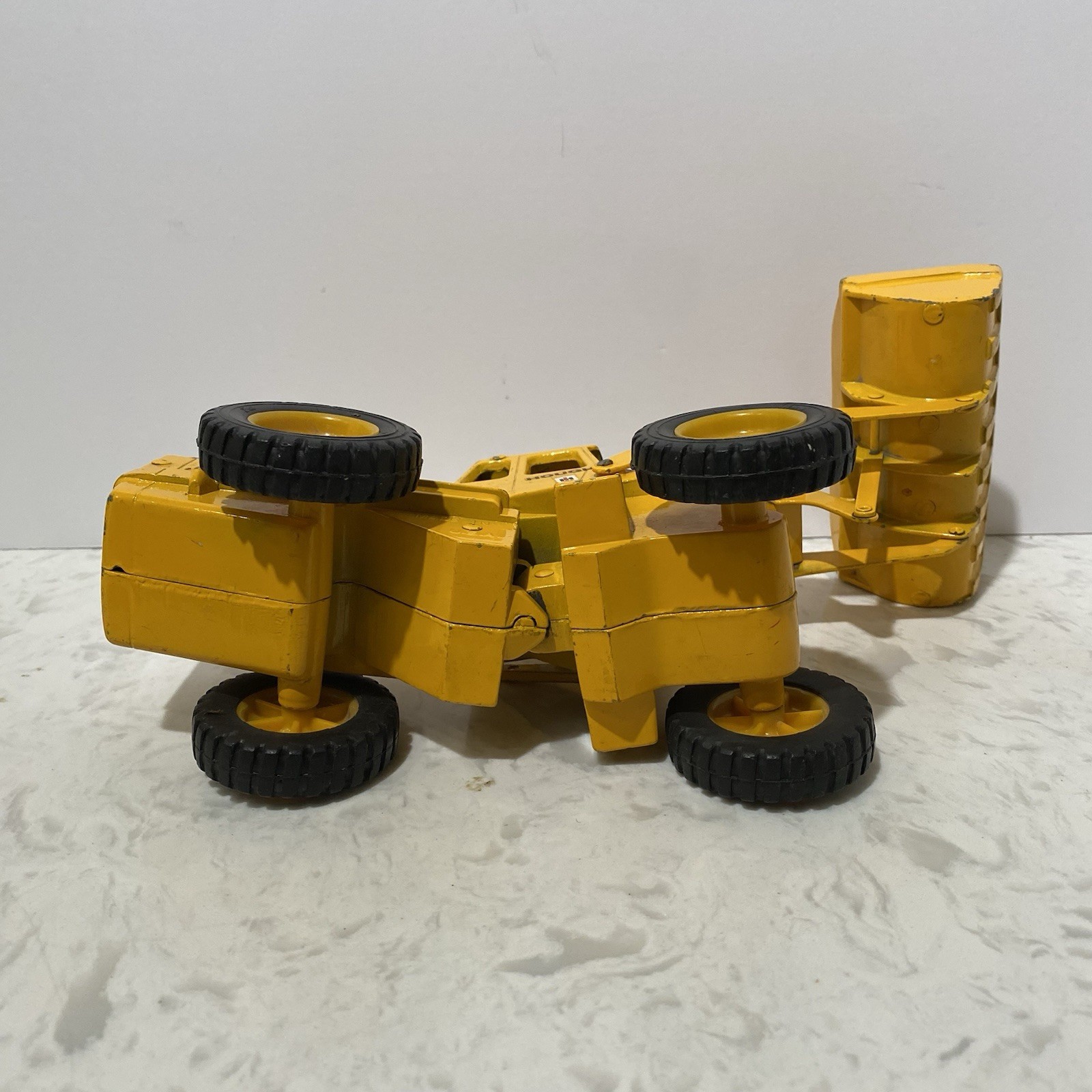 ERTL International Harvester IH Hough Payloader Articulated Bucket Loader