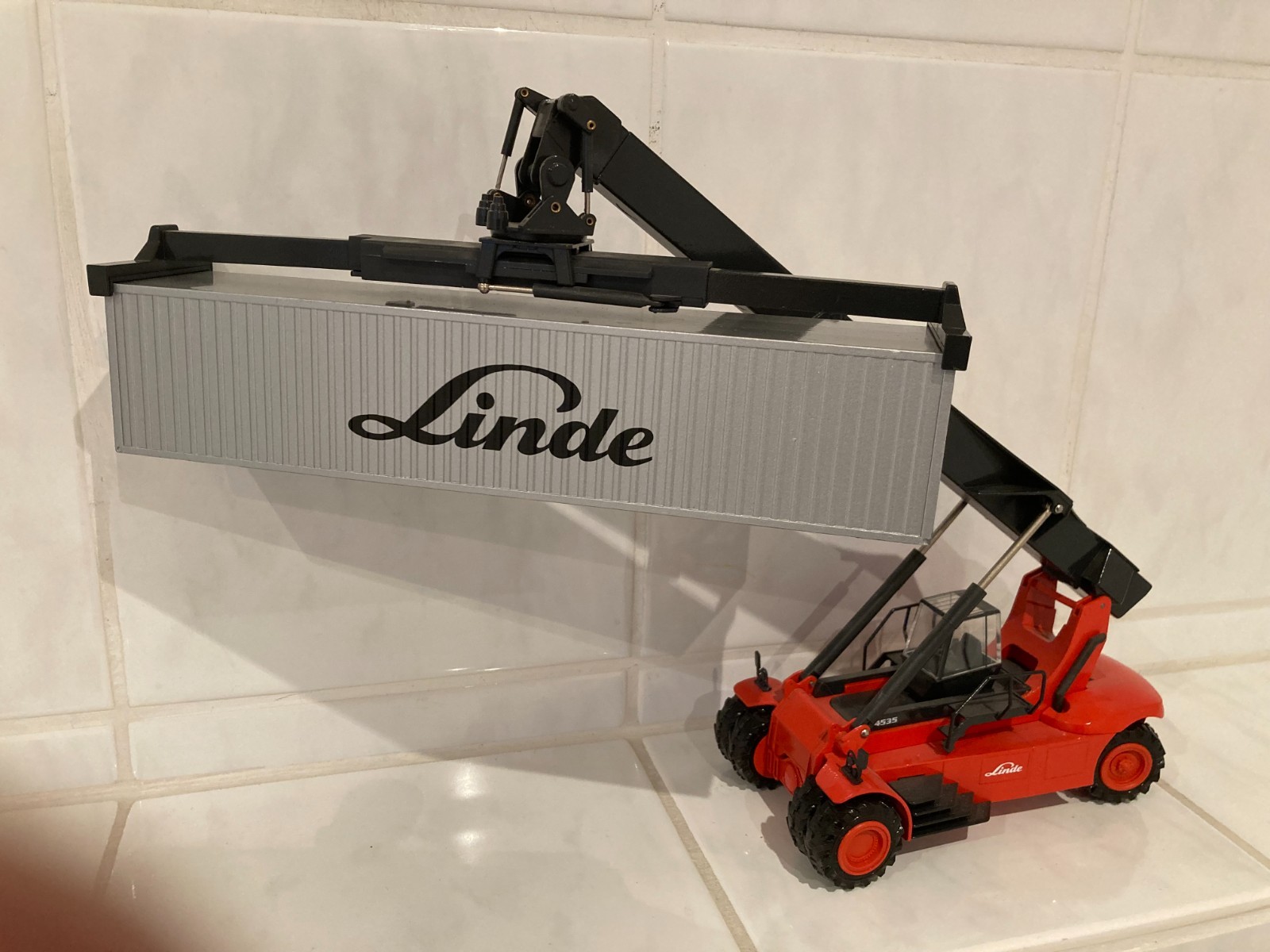 Linde Reach Stacker Forklift lift truck MiB +Metal Container(V2 with black CD)