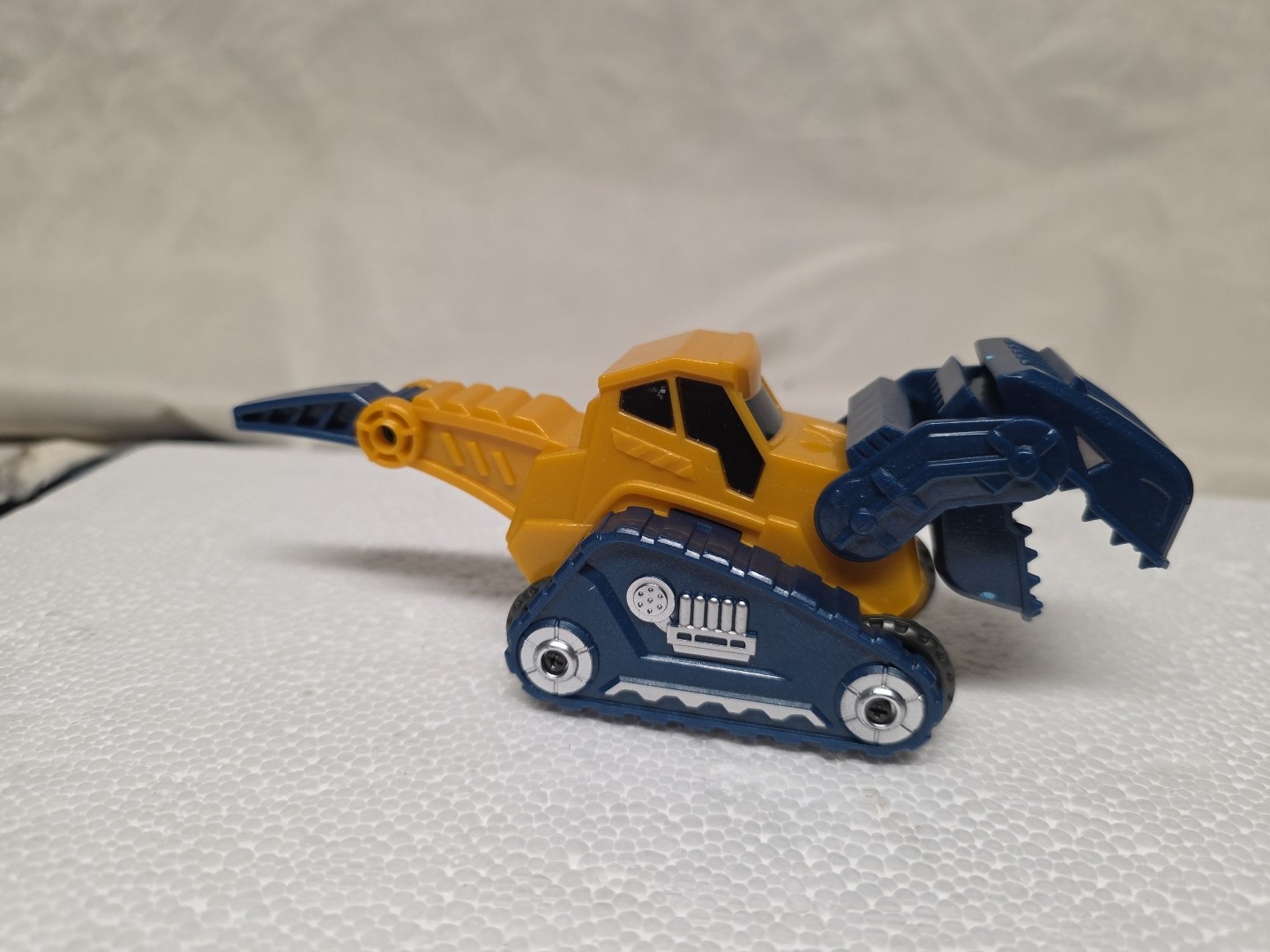 Unbranded Yellow/Blue Construction Vehicle 6&Prime; Long Part Of Dinosaur Transformer