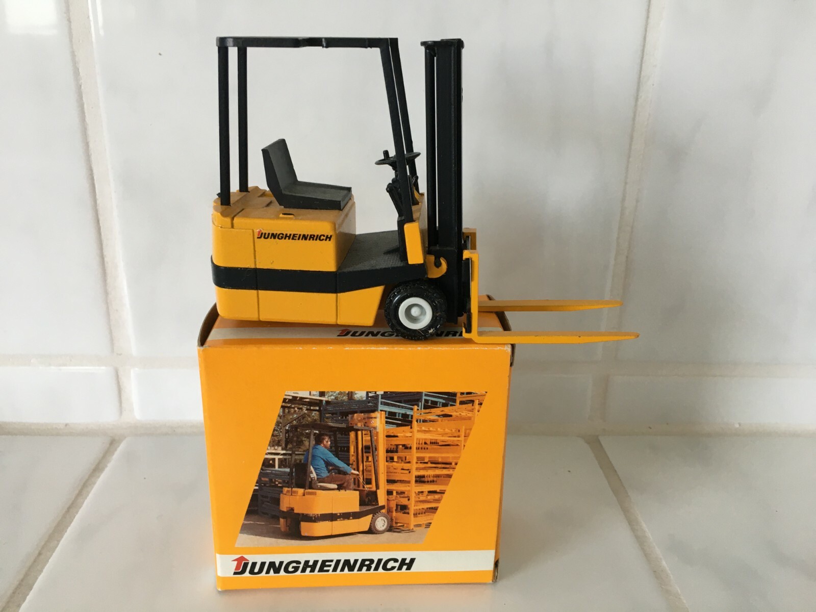 Jungheinrich 3-wheeler forklift truck fork lift VERY RARE Mint in Box