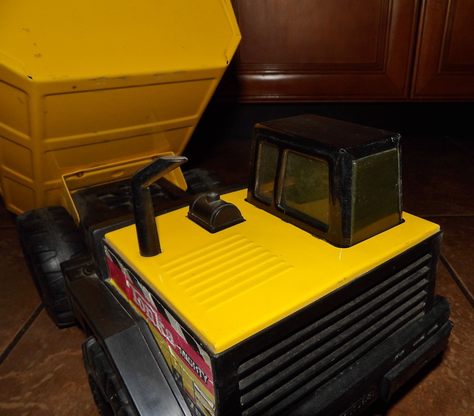 Vintage 1999 Hasbro Mighty TONKA 768 Dump TRUCK Yellow Pressed Steel/Plastic 17&Prime;