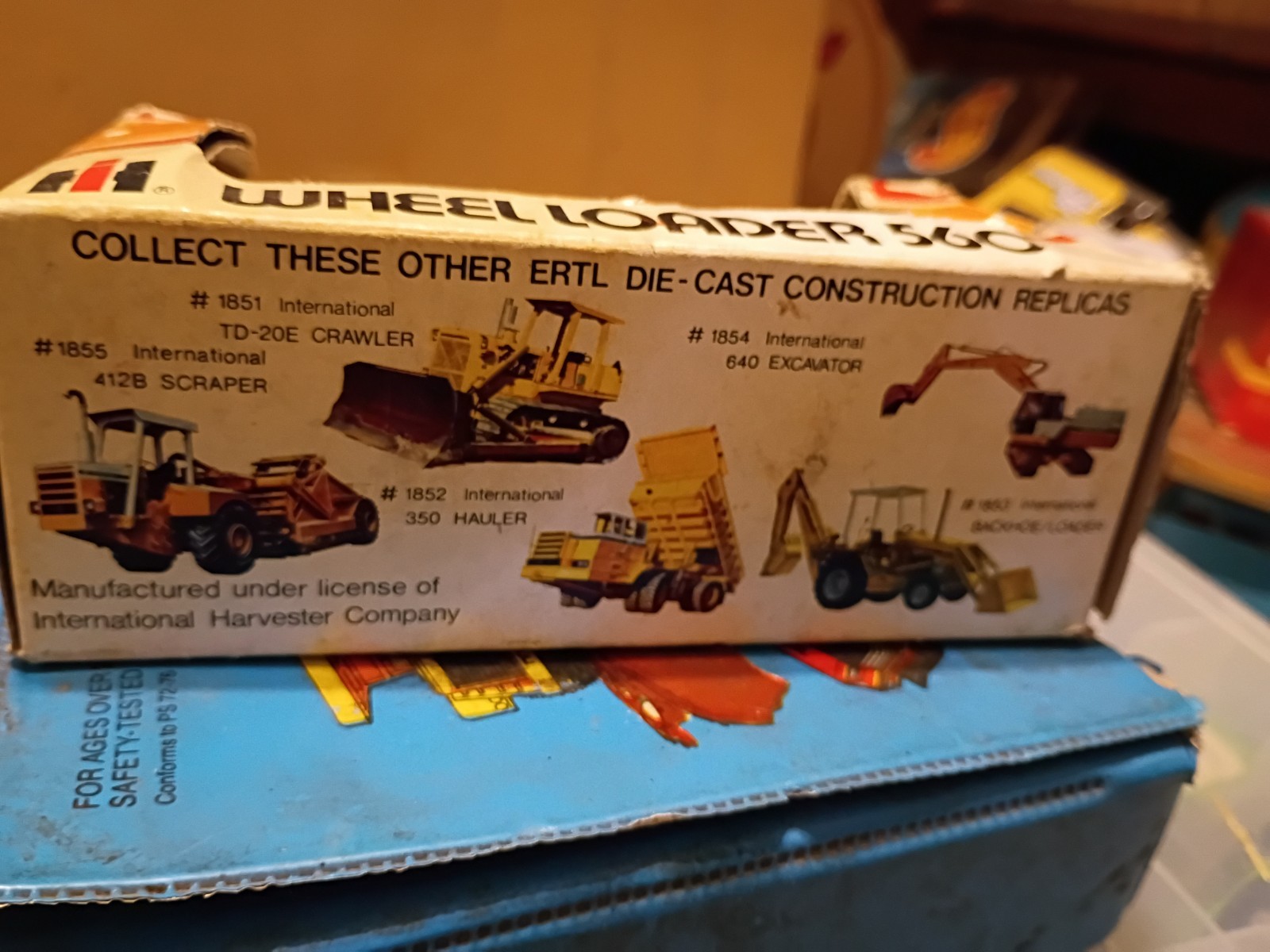 Ertl Mighty Movers International Hough Wheel Loader 560 1:64 1850