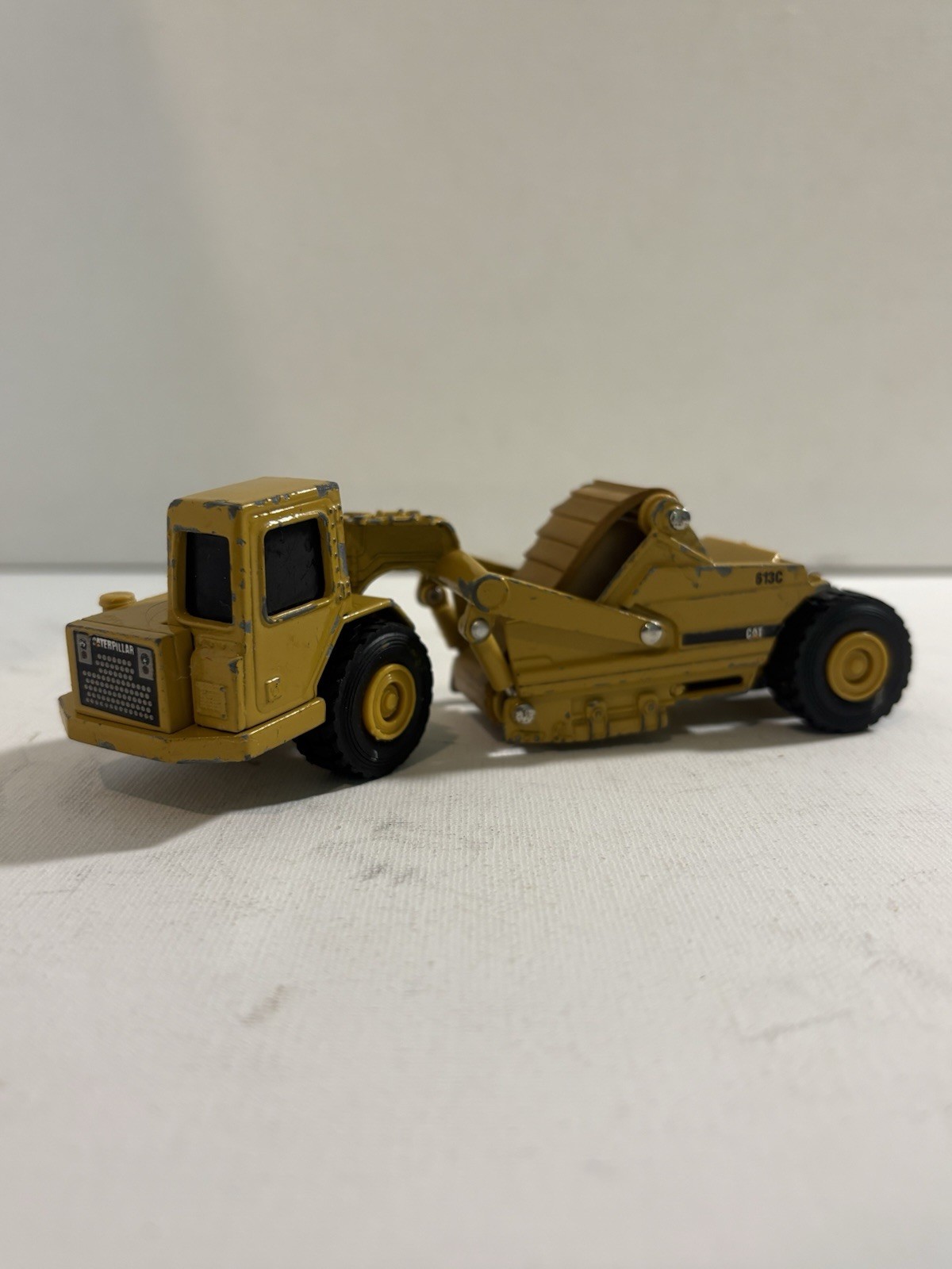 ERTL Caterpillar 613C Diecast Wheel Tractor Scraper Construction Truck