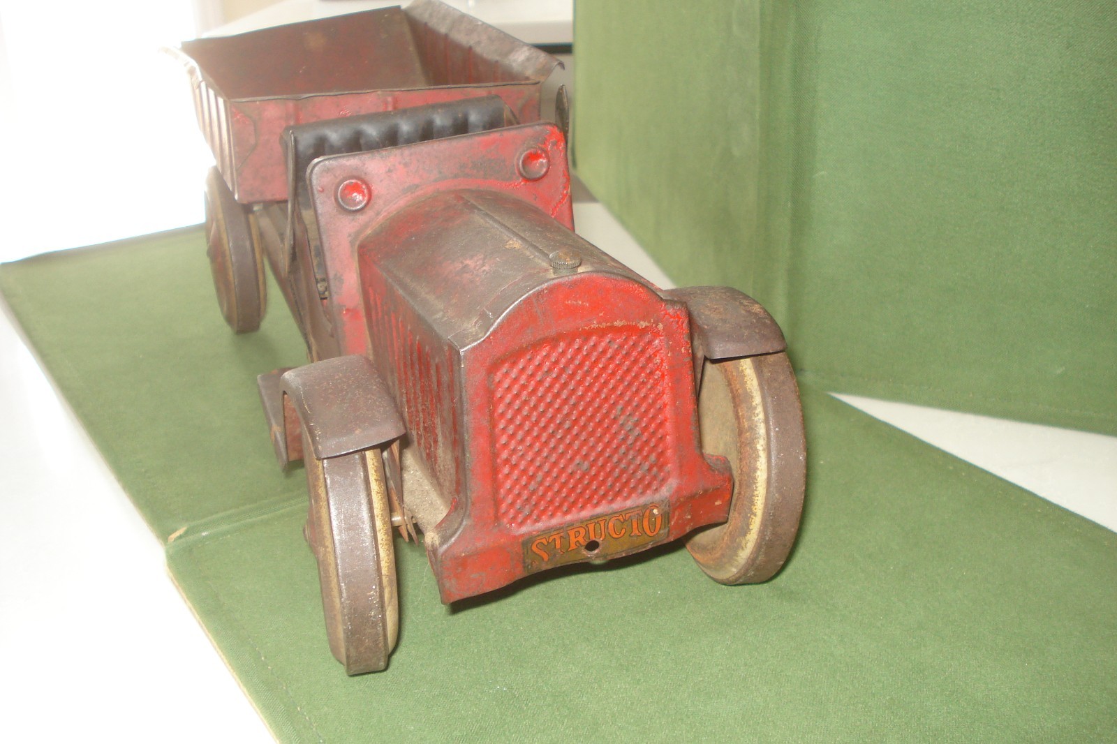 1930&rsquo;s STRUCTO TIN DUMP TRUCK RED 18 INCHES