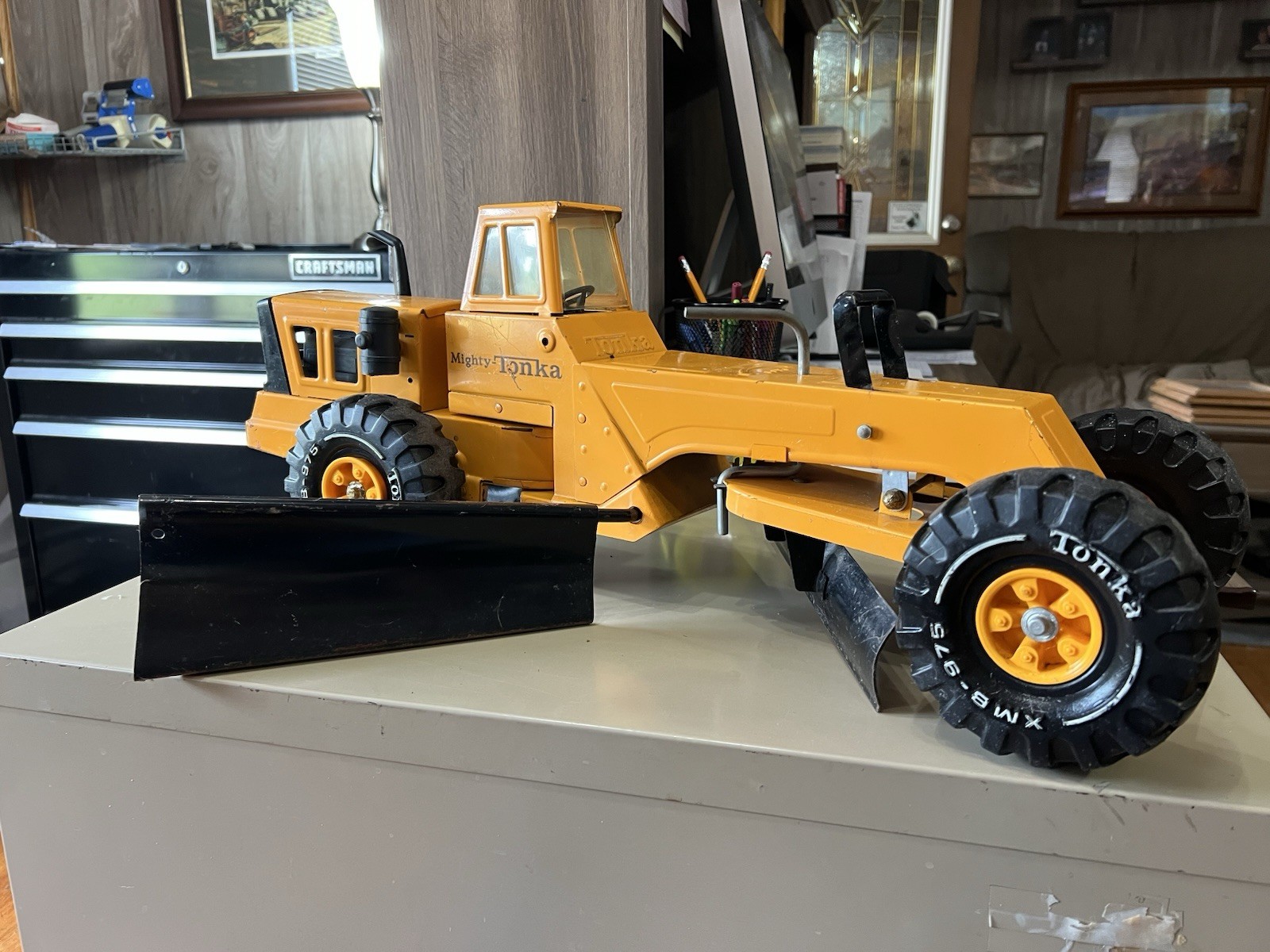 1974-75 Mighty Tonka Grader with side blade orange played with condition