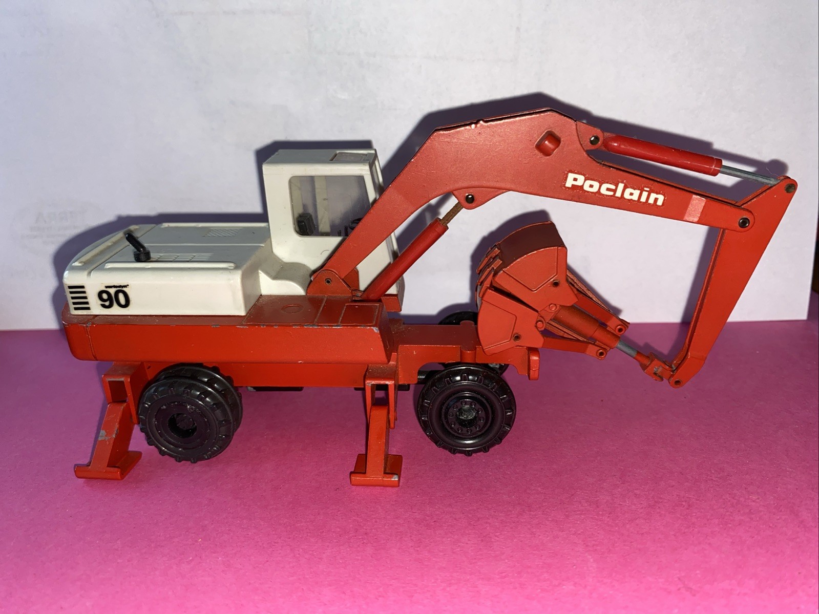 AR210 POCLAIN 1/50 METAL HYDRAULIC EXCAVATOR 90P – Gescha