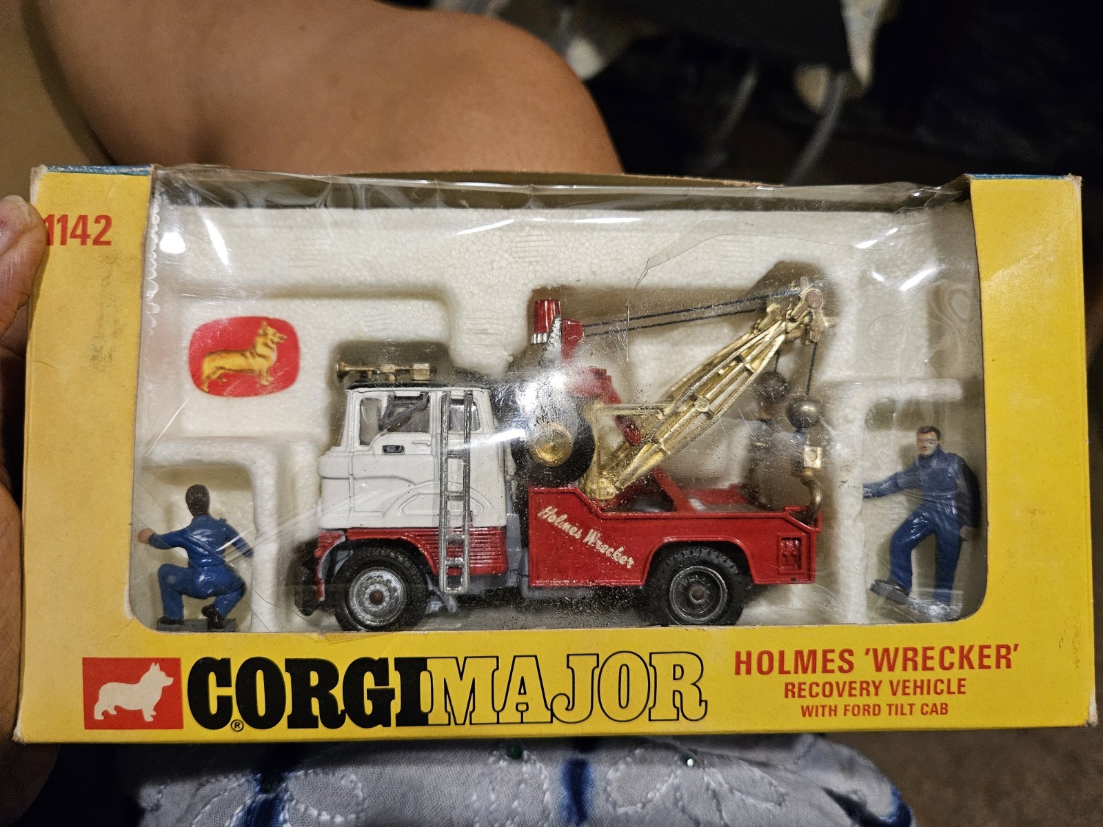 Corgi Major Holmes Wrecker Tow Truck Ford Tilt Cab Diecast Red/White w Figures