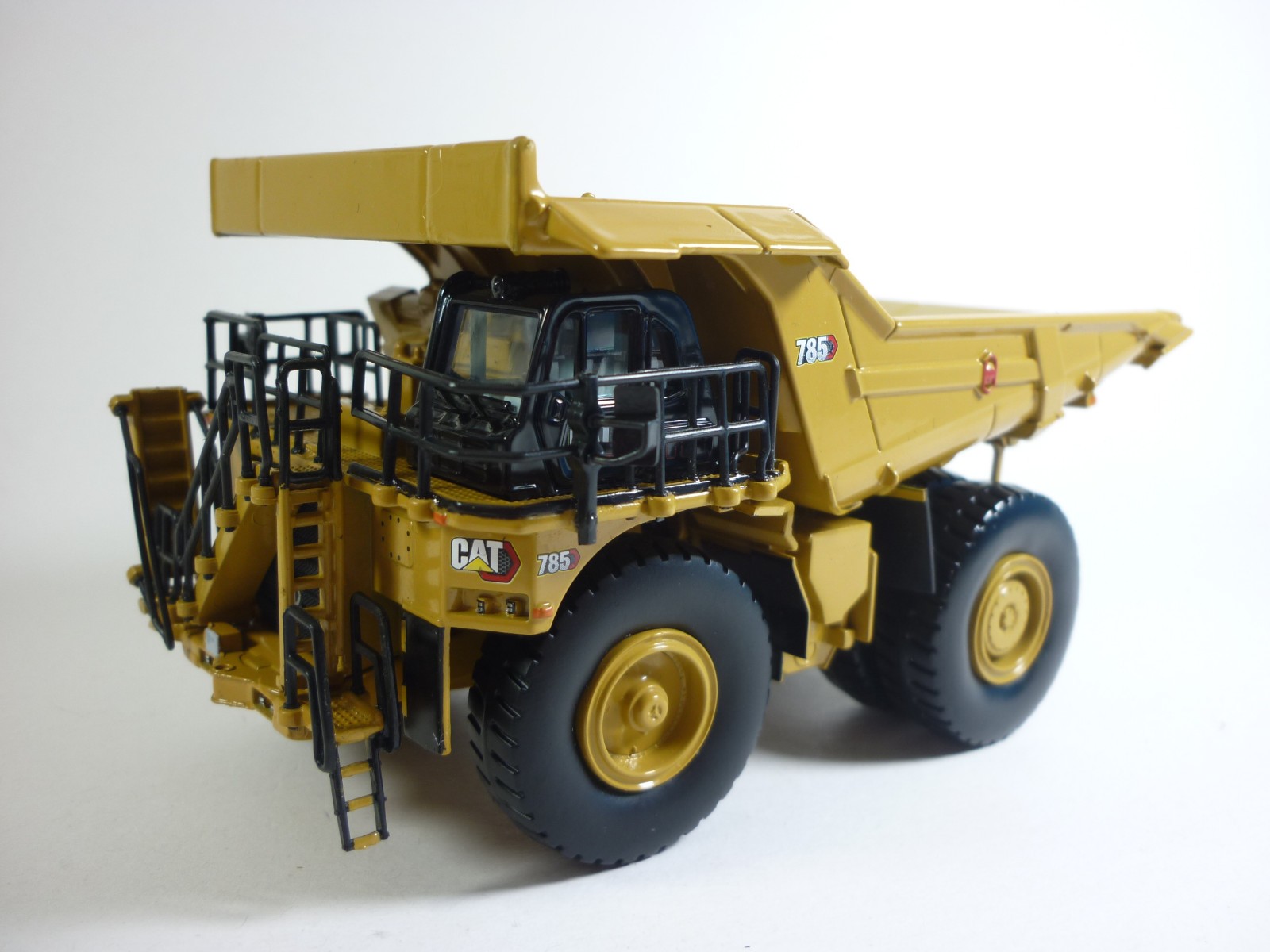 DieCast Masters 1:87 Caterpillar 785 Mining Dumper Die-Cast Metal Model