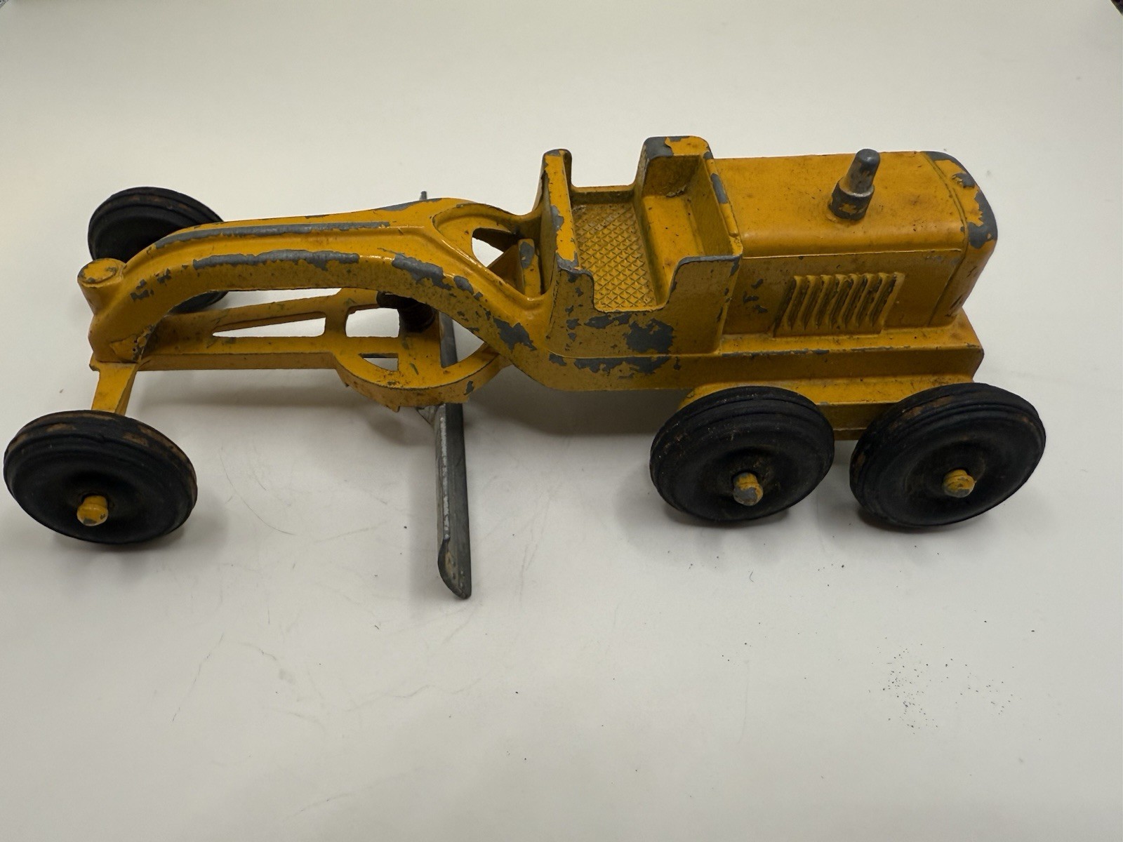 VINTAGE TOOTSIETOY CATERPILLAR ROAD GRADER