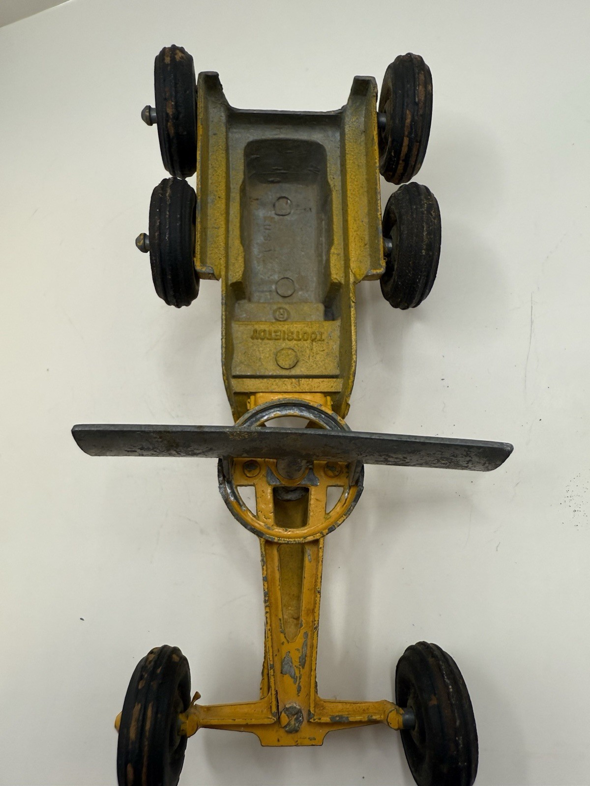 VINTAGE TOOTSIETOY CATERPILLAR ROAD GRADER
