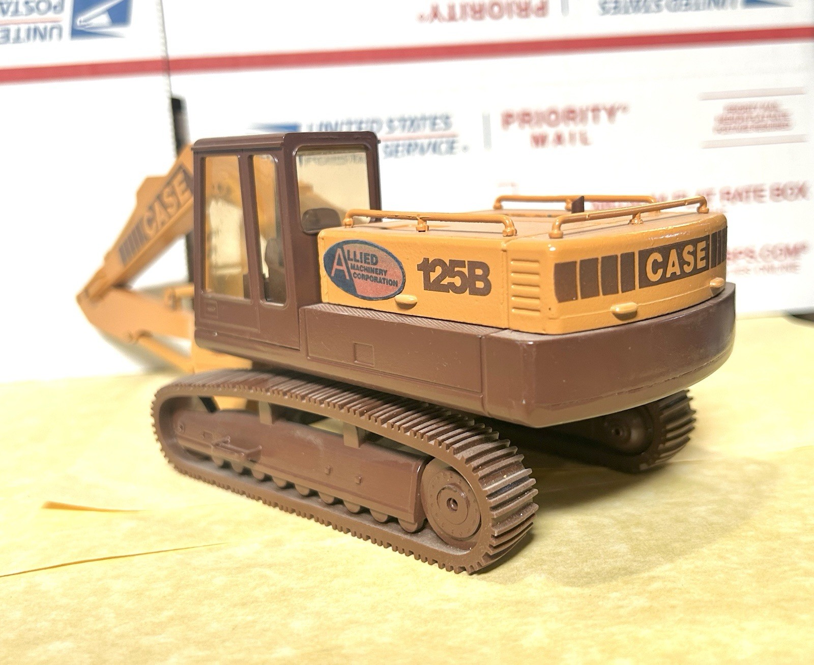 Conrad 1/35 Scale Case 125B Hydraulic Excavator w/Custom Hydraulic Thumb (Boxed)