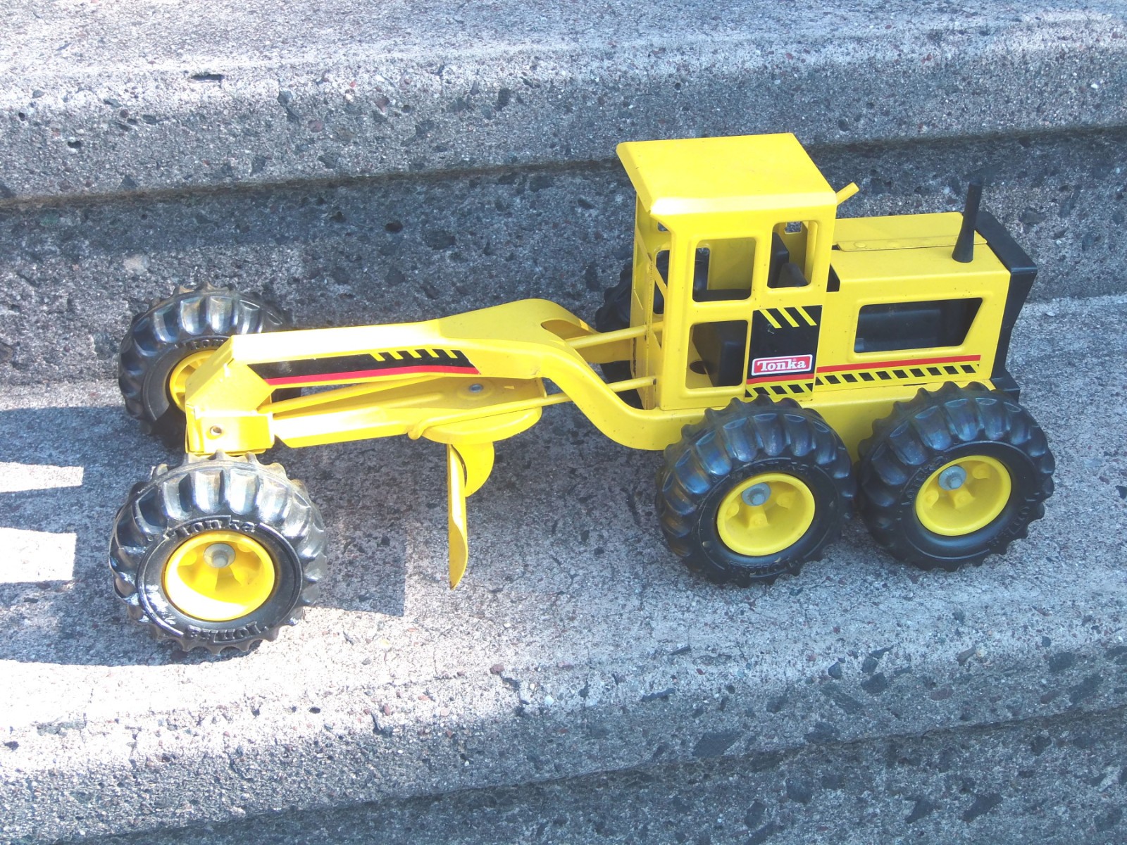 TONKA PRESSED STEEL NO. 92510 ROAD GRADER Vintage 1993 USA Looks Unused Nice!