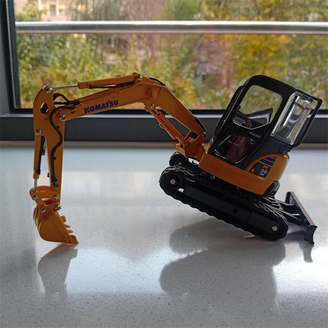 1/32 Scale KOMATSU PC50MR Compact Excavator Diecast Model Collection Toy