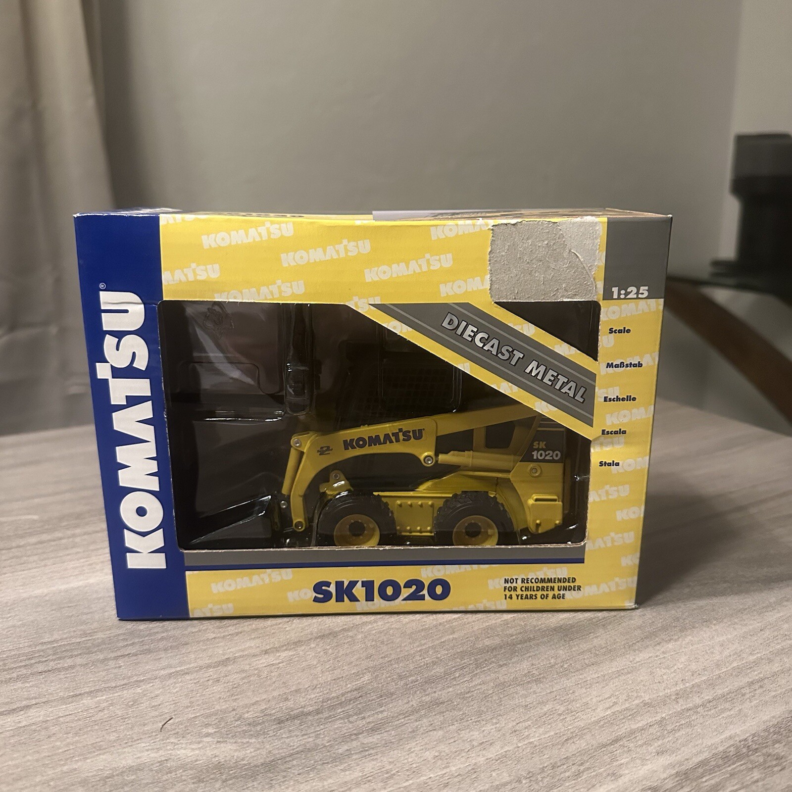 NIB komatsu sk1020 first gear 1:25 Skidsteer Loader Diecast