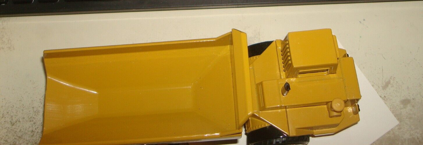 NORSCOT. ARTICULATED CAT D350D DUMP TRUCK. 1:50 SCALE