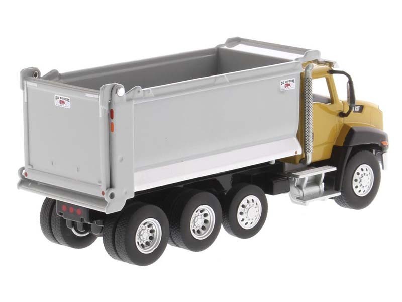 CAT CT660 Day Cab Tractor Dump Truck 1:64 Scale Model – Diecast Masters 85633